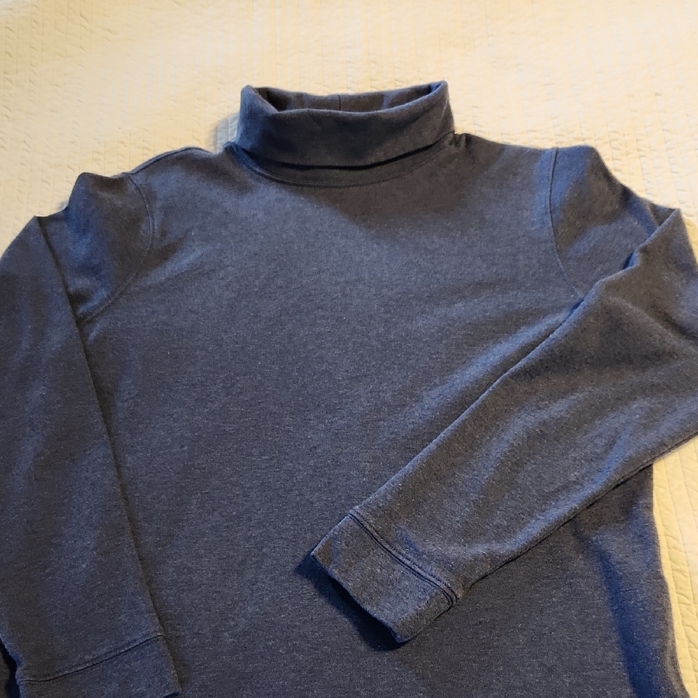 Women's L.L. Bean turtleneck. - Picture 3 of 4